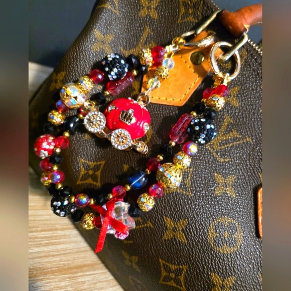 Sparkling Royal Carriage Beaded Handbag Charm - Picture 2 of 3